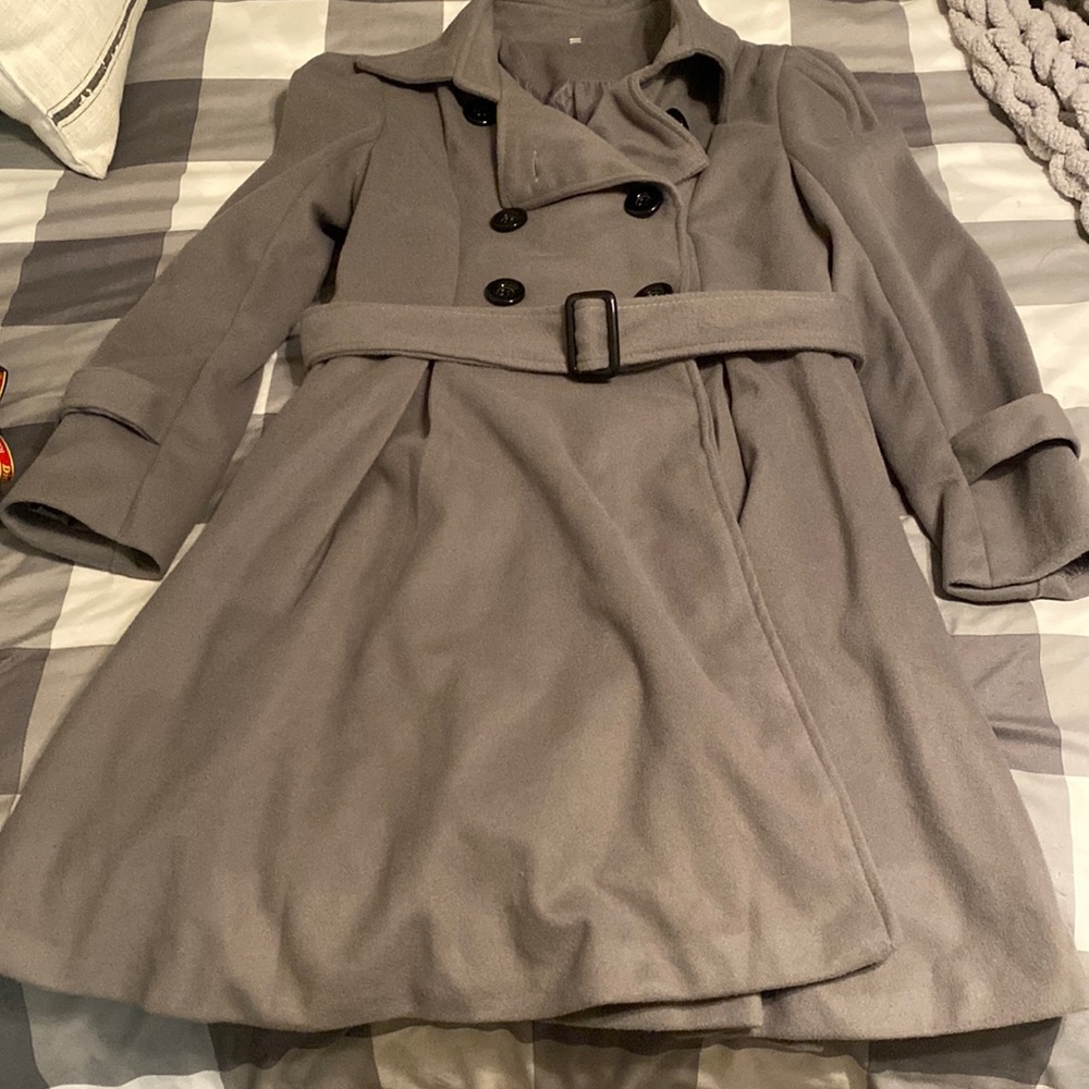 Cute A line coat with belt. Grey, size L, NWT.